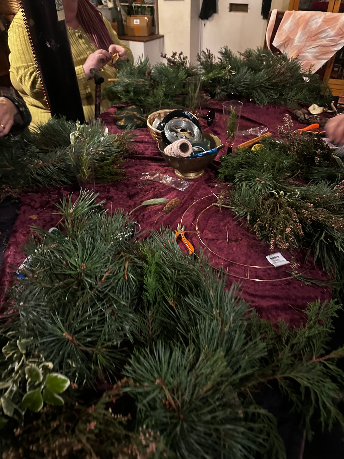 CHRISTMAS WREATH WITH CRYSTALS WORKSHOP