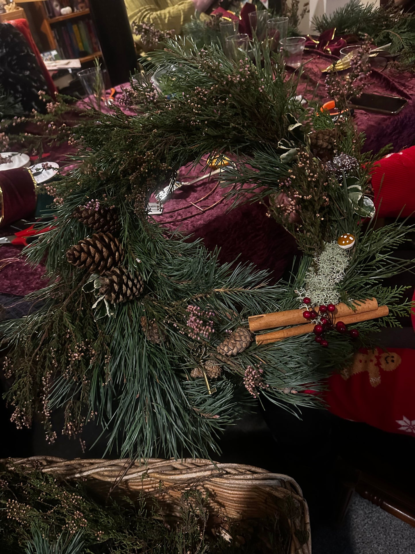 CHRISTMAS WREATH WITH CRYSTALS WORKSHOP